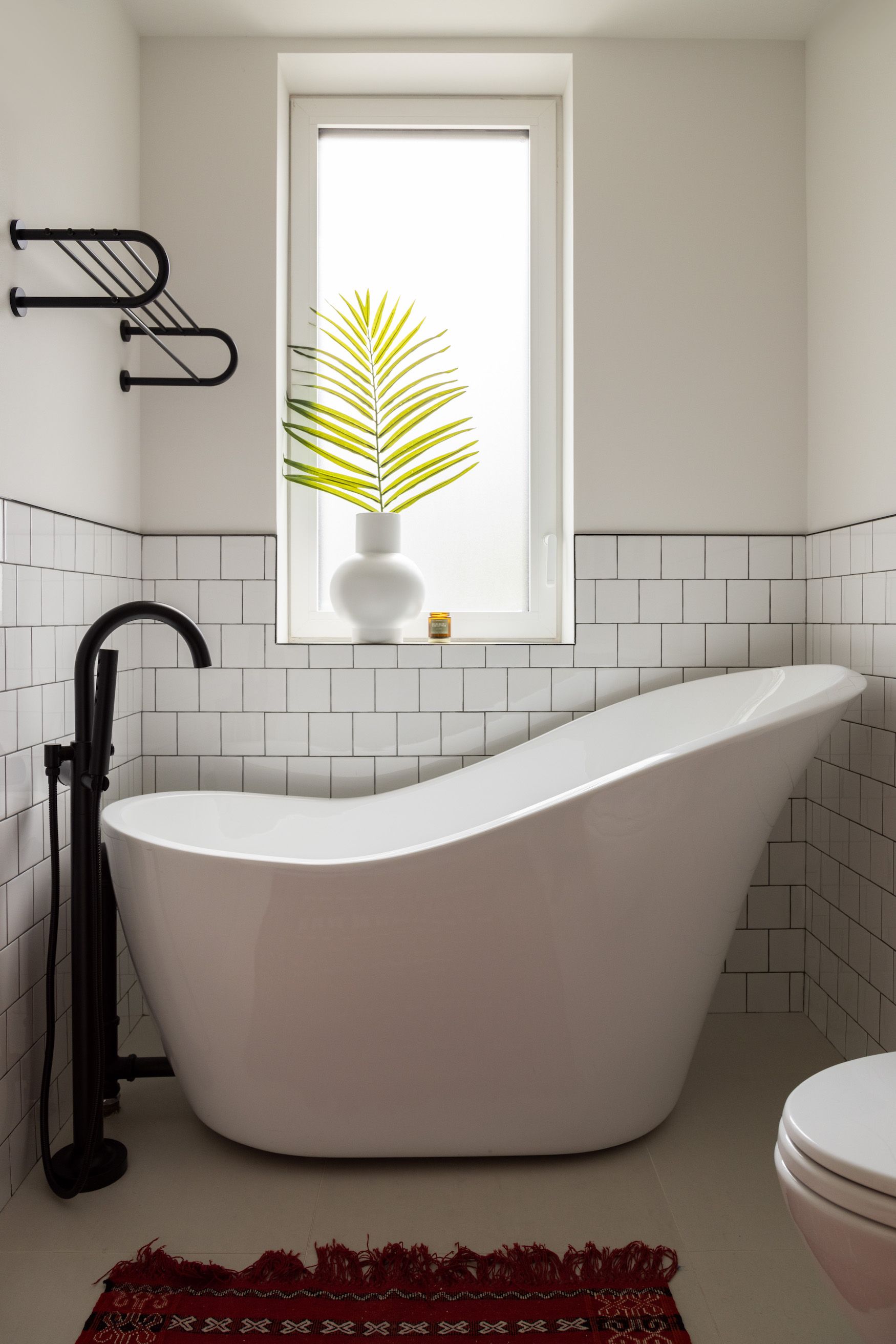 60 Small Bathroom Ideas & Make It Look Bigger - The Nordroom