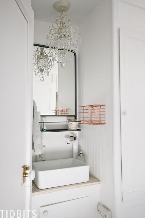small bathroom storage ideas, shelved mirror and wire cubby