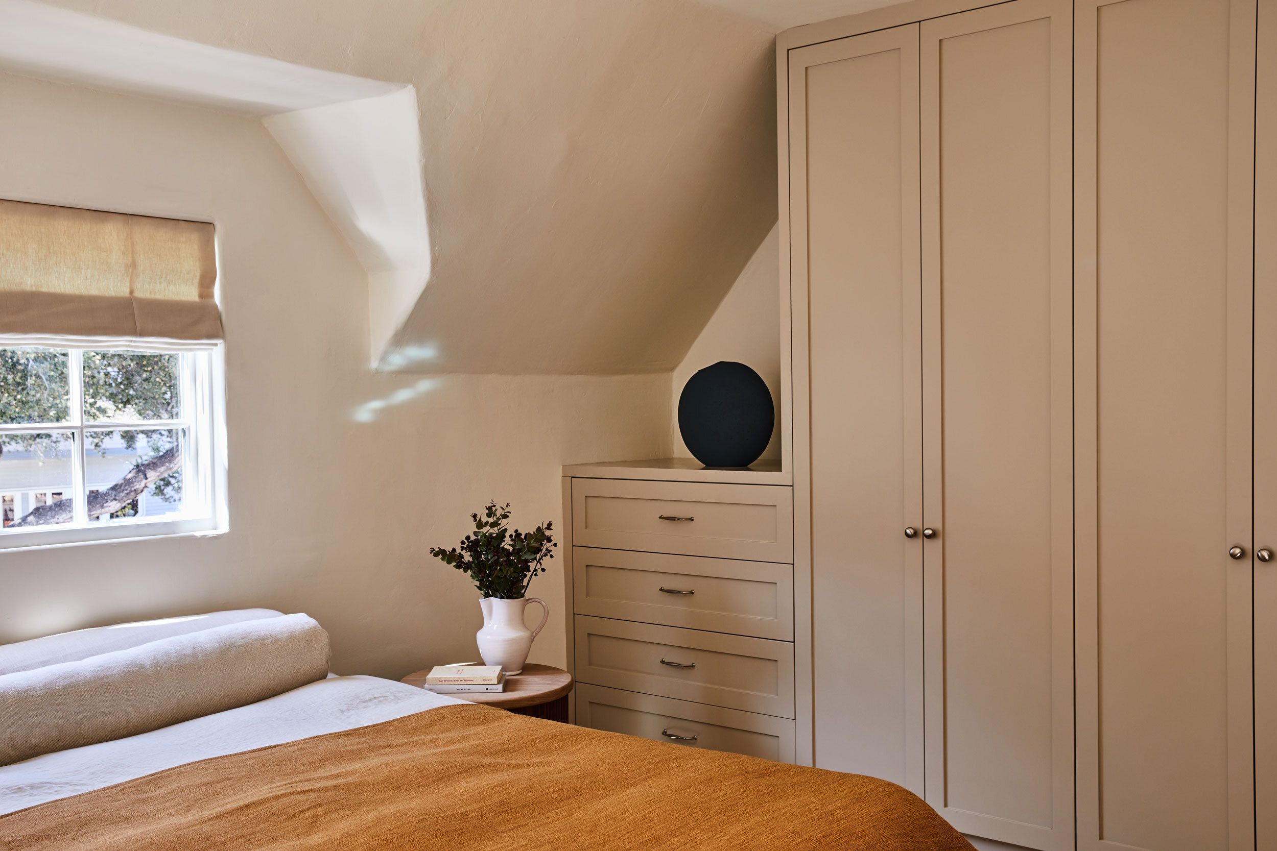 Small closet ideas: 10 smart designs for bedrooms