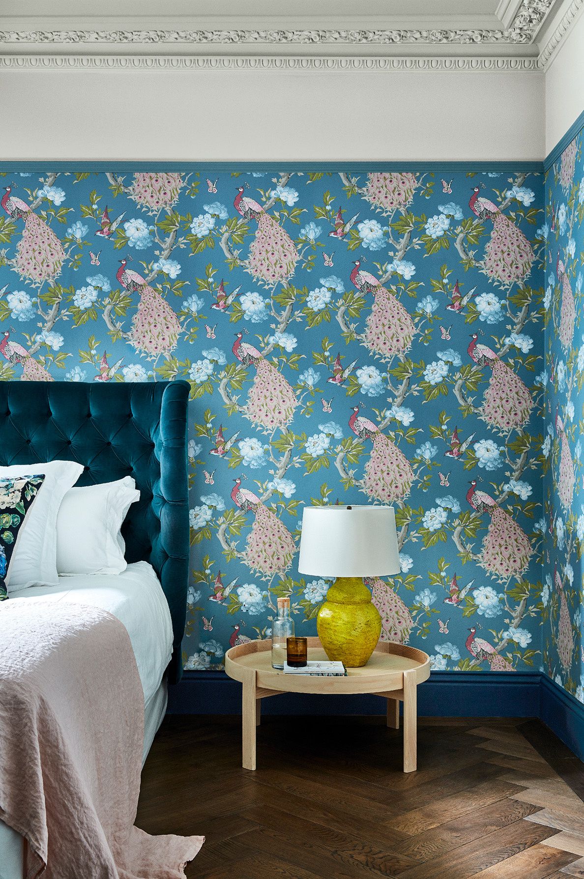 How to Expand Space in Small Room with Wallpaper  InteriorHoliccom