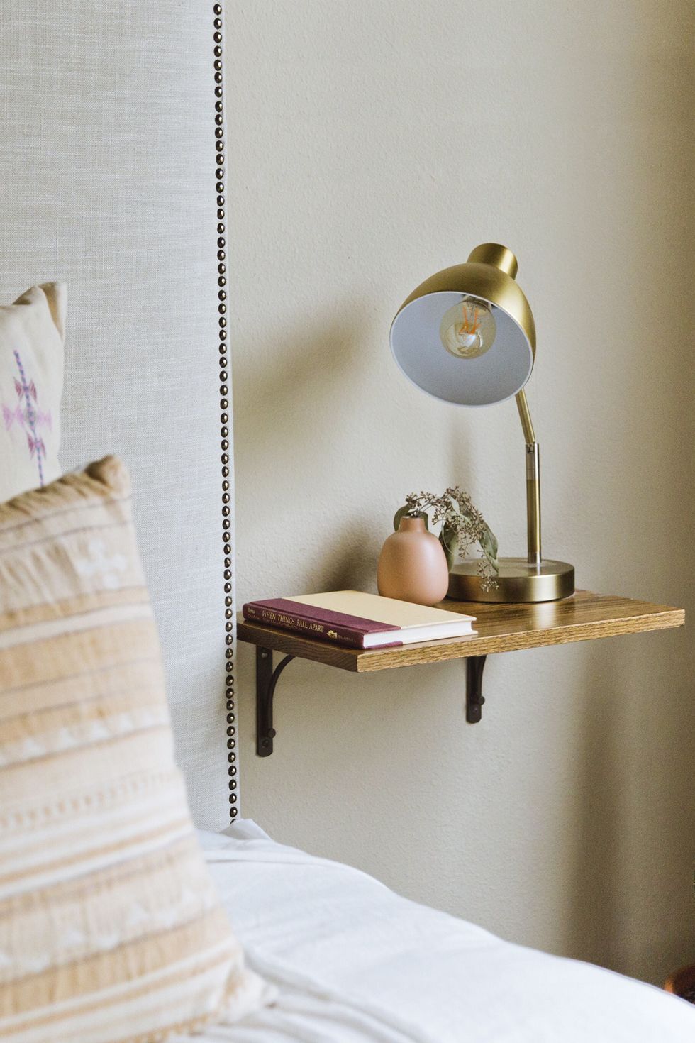 small bedroom ideas floating shelf