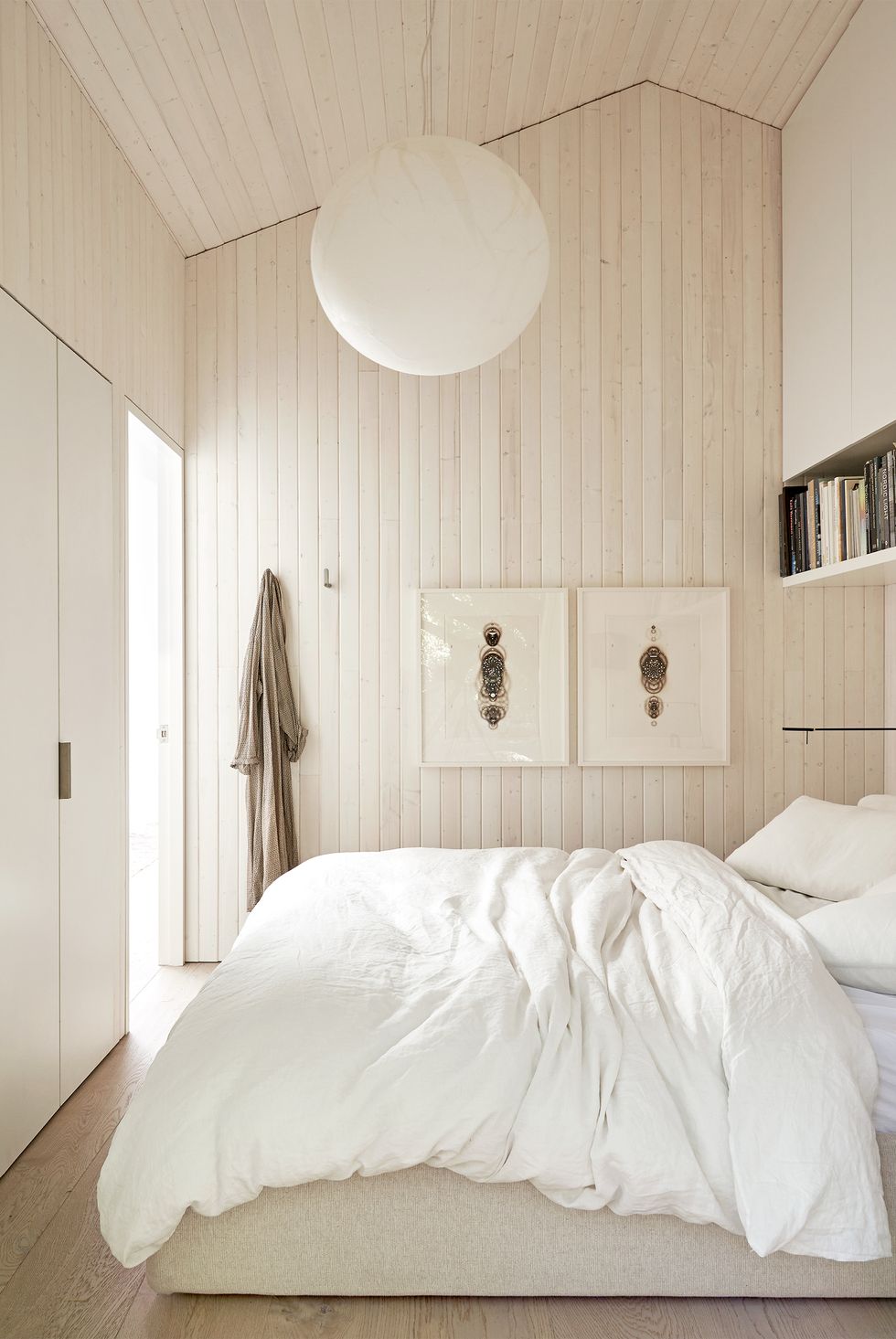 15 Beautiful Small Bedroom Decor Ideas For Maximizing Space