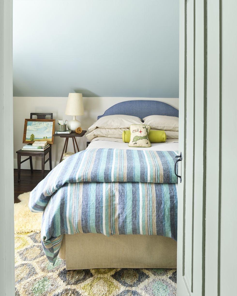 small bedroom ideas two tone wall