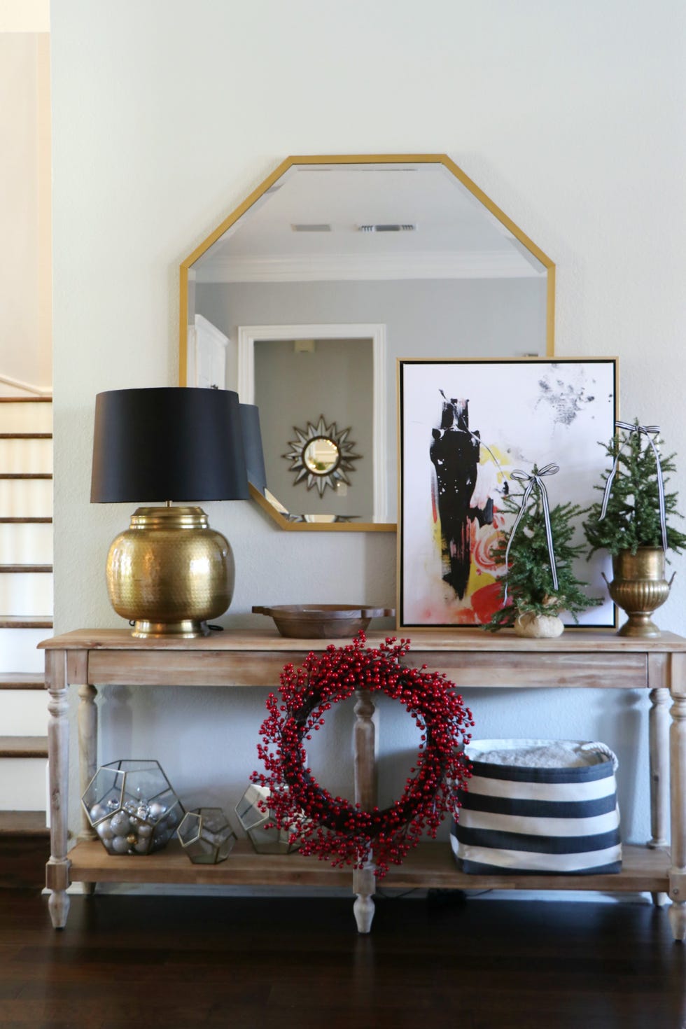 27 Ways to Decorate a Small Space for the Holidays