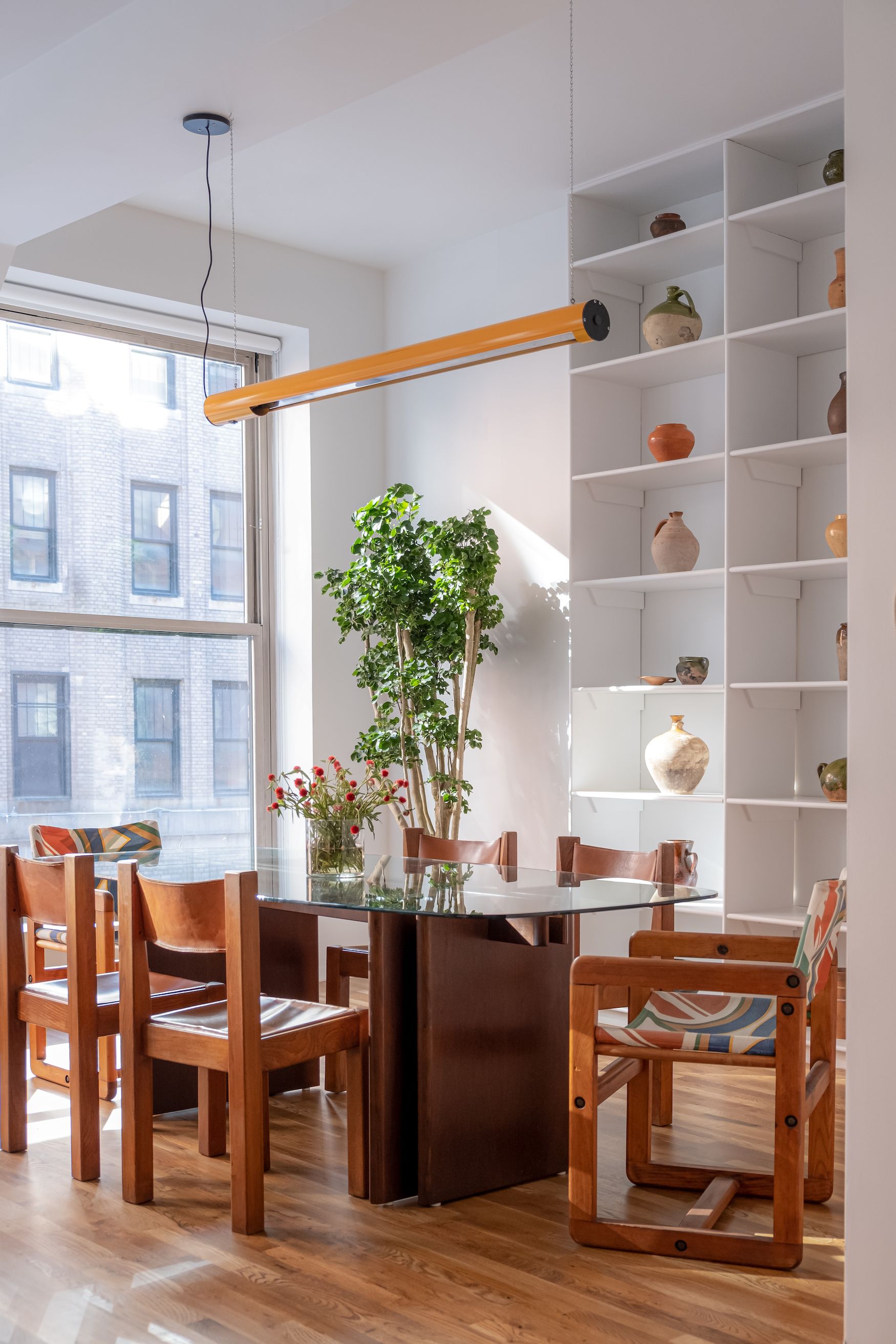 how to decorate a small dining room
