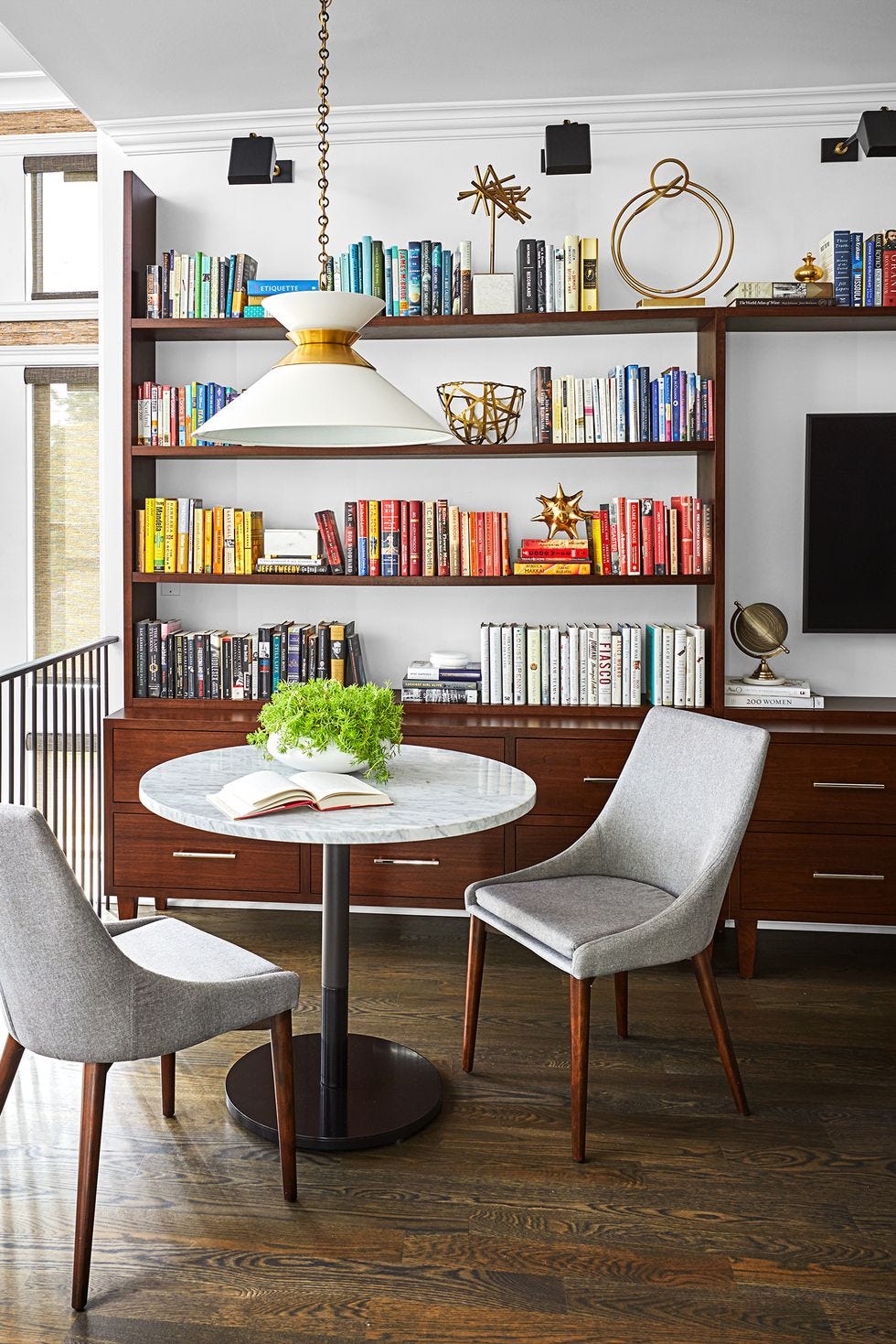 How to Organize Your Bookshelves, According to Interior Designers