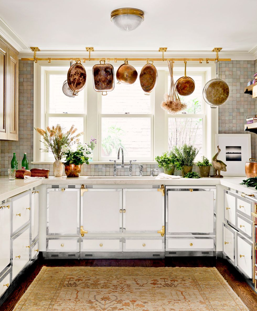 32 Elegant Ideas for a White and Gold Kitchen