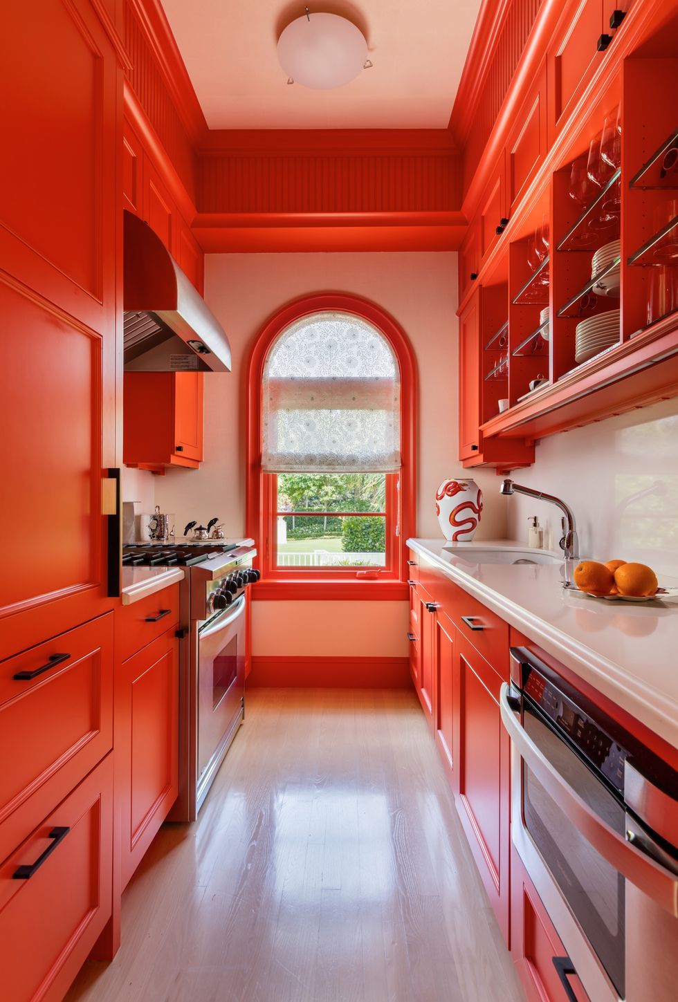 Small kitchen outlet paint colors