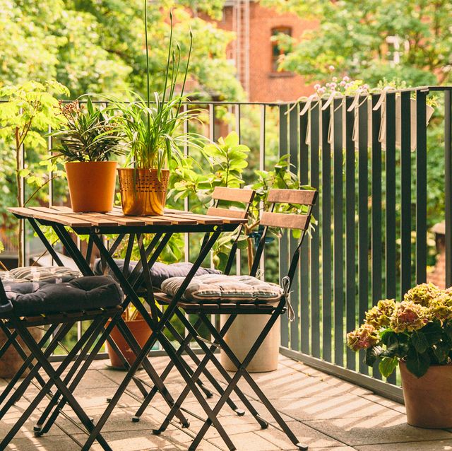 Patio Furniture For Small Spaces: 8 Simple Tips To Try
