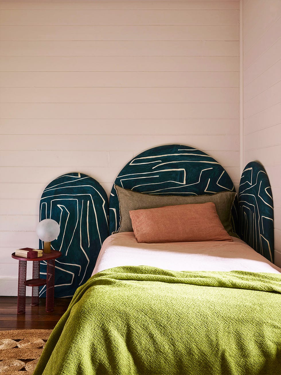 Green, Bedroom, Room, Bed, Wall, Furniture, Bed sheet, House, Textile, Leg, 