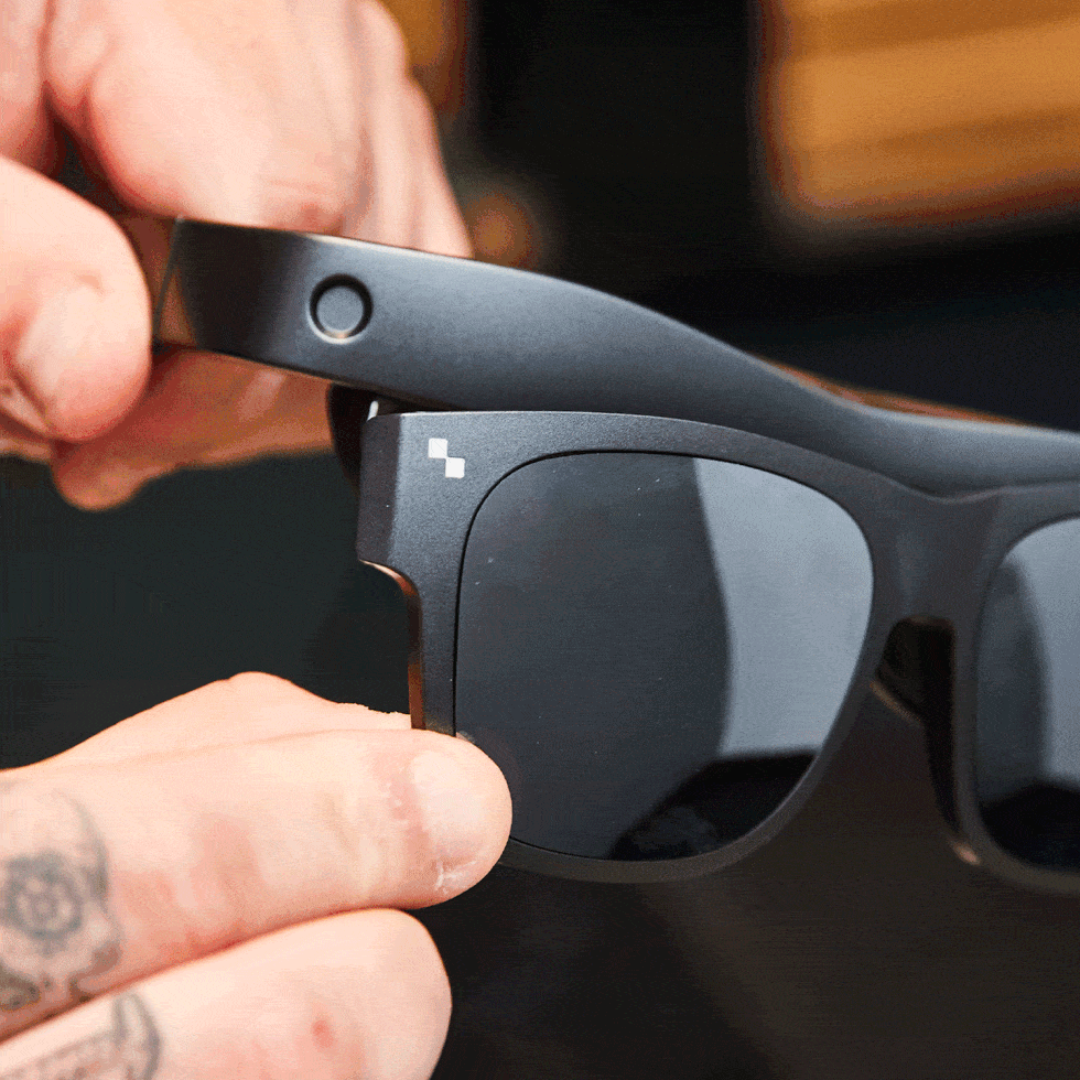 smart glasses pogo pin and magnet