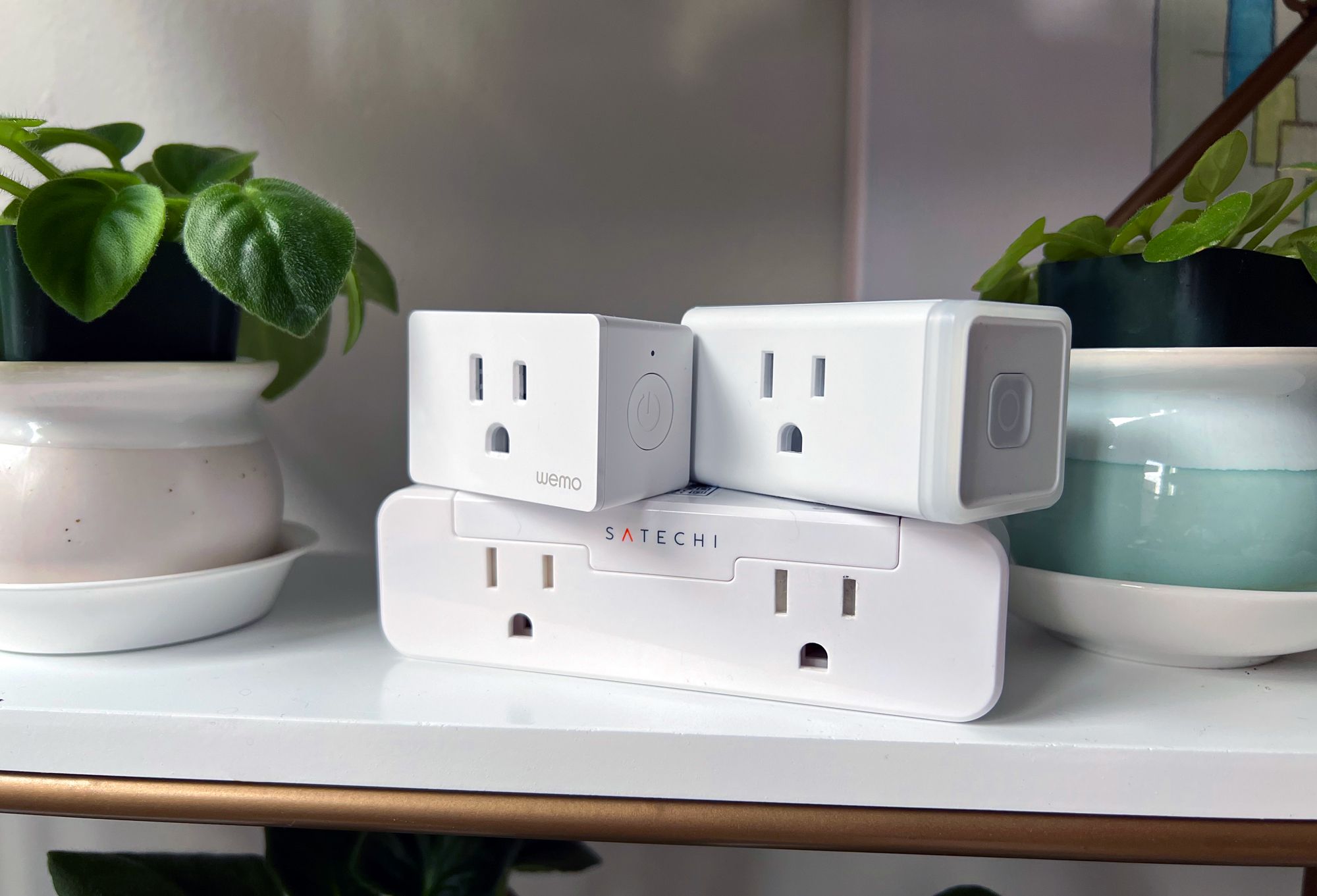 Basics Rectangular Smart Plug Power Strip, Surge Protector with 3  Individually Controlled Smart Outlets and 2 USB Ports, 2.4 GHz Wi-Fi, Works