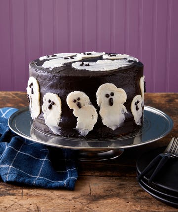 halloween cake with ghost smears