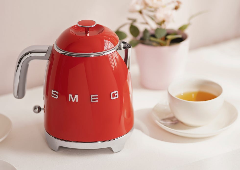 Smeg launch new mini kettle in pastel and classic colours