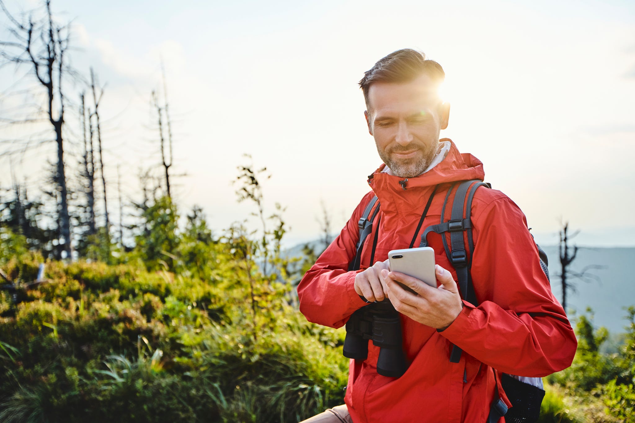 Dos tipos de chaqueta Decathlon de hombre montaña