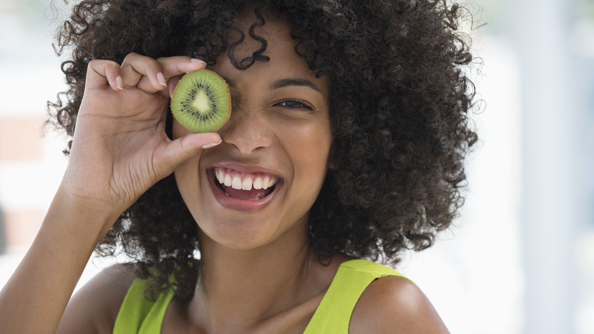preview for The quickest way to peel a kiwi | Good Housekeeping UK