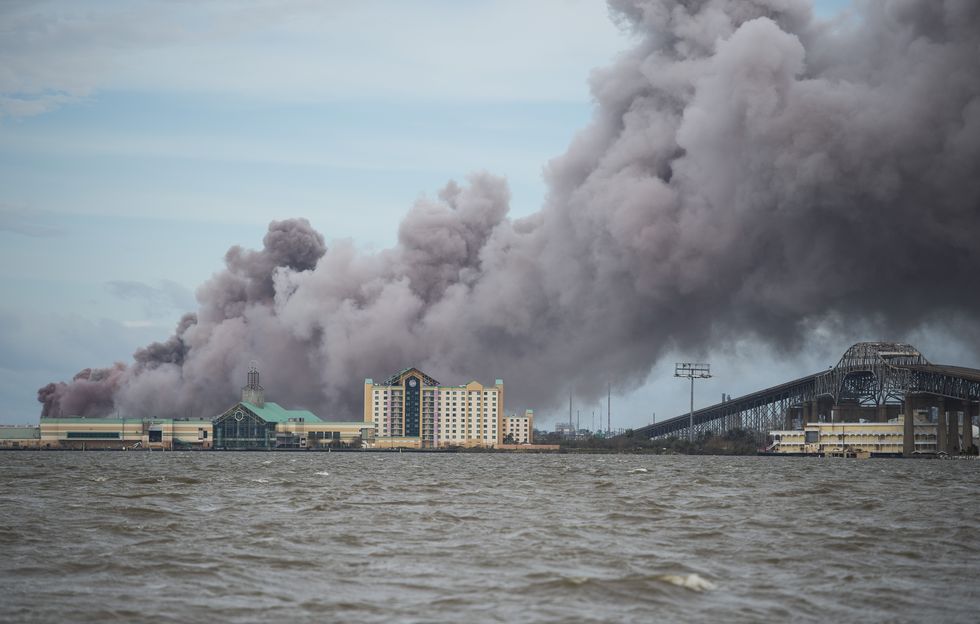 smoke from the burning chemical plant in lake charles, la