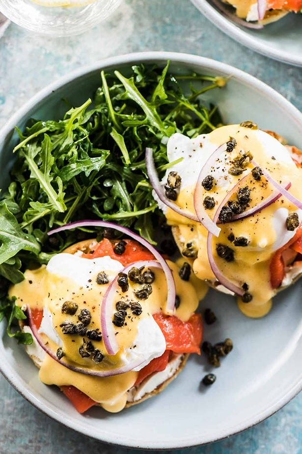 smoked salmon eggs benedict