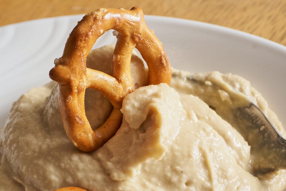 pre run snack pretzels with hummus