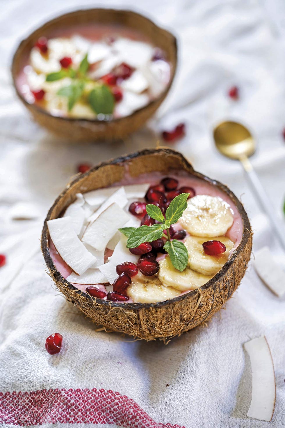 smoothie de granada, coco y fresa