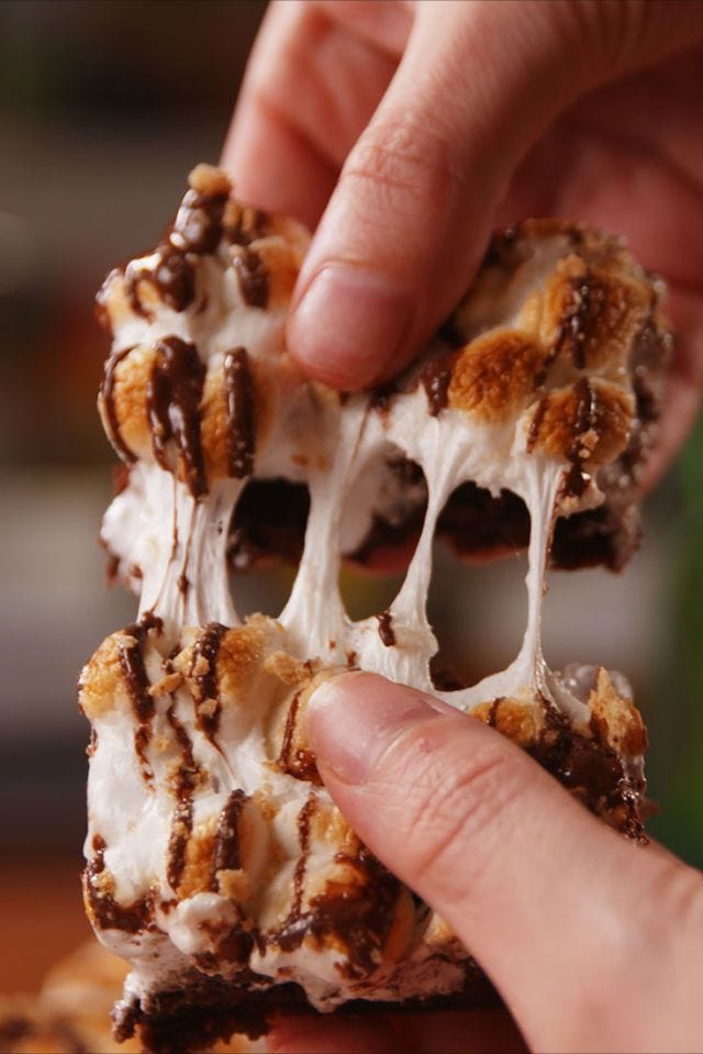 Food, Dish, Cuisine, Marshmallow, Ingredient, Dessert, Macaroon, Comfort food, American food, Cake, 