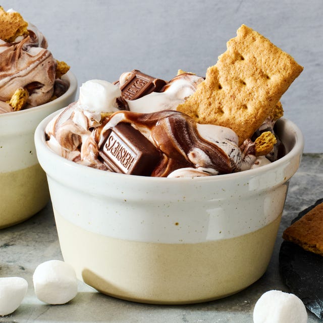 S'mores Fluff s'mores fluff with graham crackers