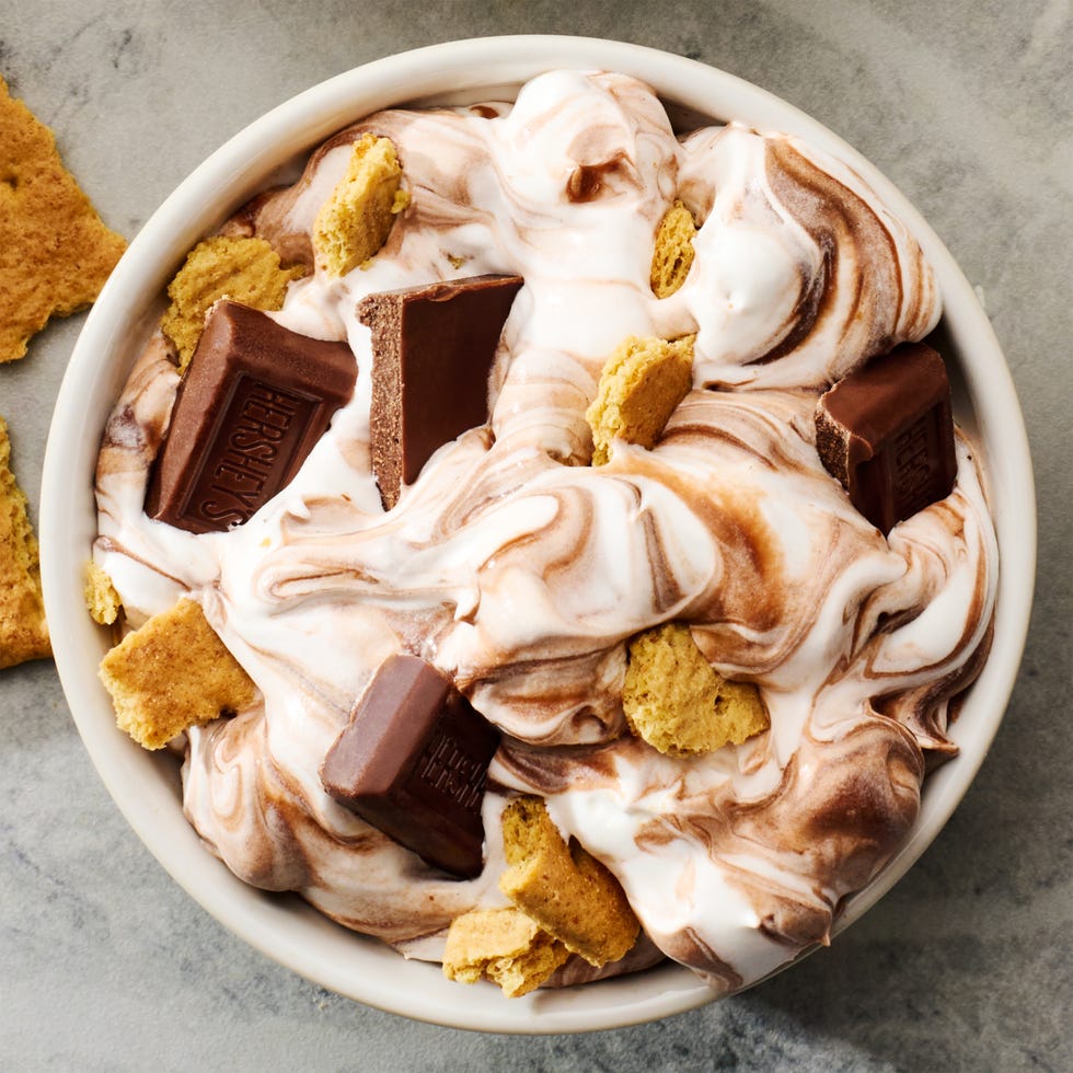 s'mores fluff with graham crackers