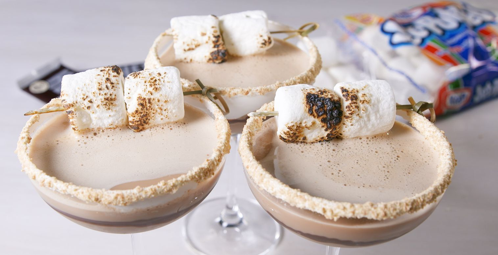 13 Best Christmas Martinis - Holiday Martini Recipes for Christmas Parties