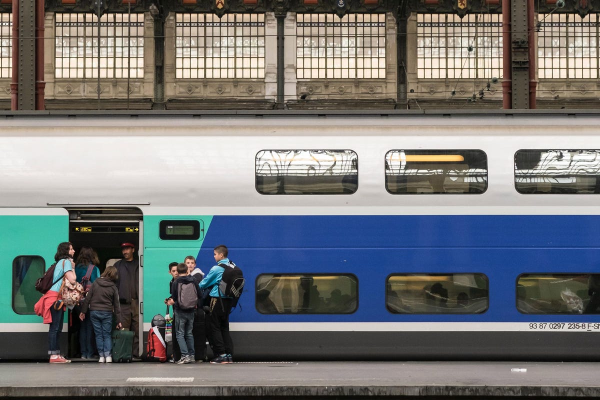 ezinnen aan boord van een SNCFtrein in Parijs