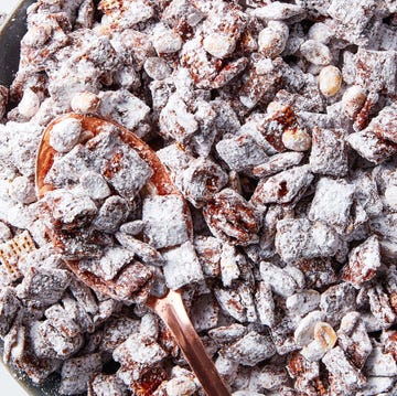 Snickers Puppy Chow puppy chow with chocolate and peanuts