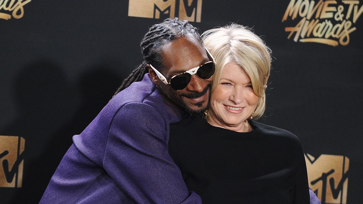 preview for Martha Stewart Vs. Snoop Dogg: Whose Chocolate Cake Is Better?