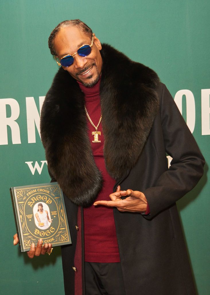 snoop dogg signs and discusses his new book from crook to cook platinum recipes from tha boss doggs kitchen