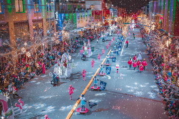 Crowd, Event, Confetti, Architecture, Festival, Street, Carnival, City, Leisure, Tradition, 