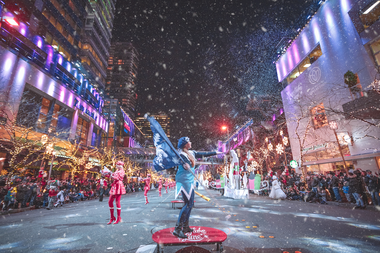 Performance, Event, Stage, Performance art, Public event, Performing arts, Confetti, Crowd, Dance, Concert, 