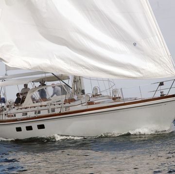 snowhawk-wooden-sailing-yacht-sloss-on-water-tight