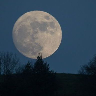 wolf moon rises over glastonbury ahead of met office severe weather warnings