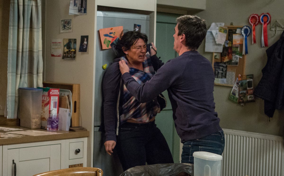 Emmerdale spoilers - Cain Dingle turns violent with Moira as Joe Tate plot  escalates
