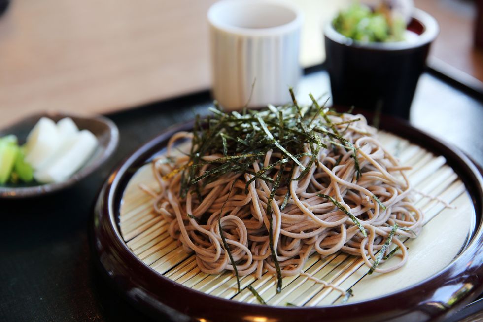 soba noodles japanese food