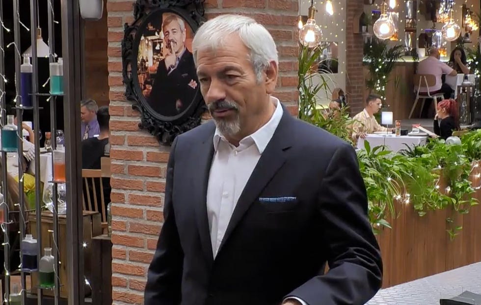Carlos Sobera hace una invitación a Anita y Montoya para acudir a 'First  Dates' a arreglar sus tensiones tras 'Supervivientes'