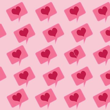 social media talk balloon with red heart icon on pink background