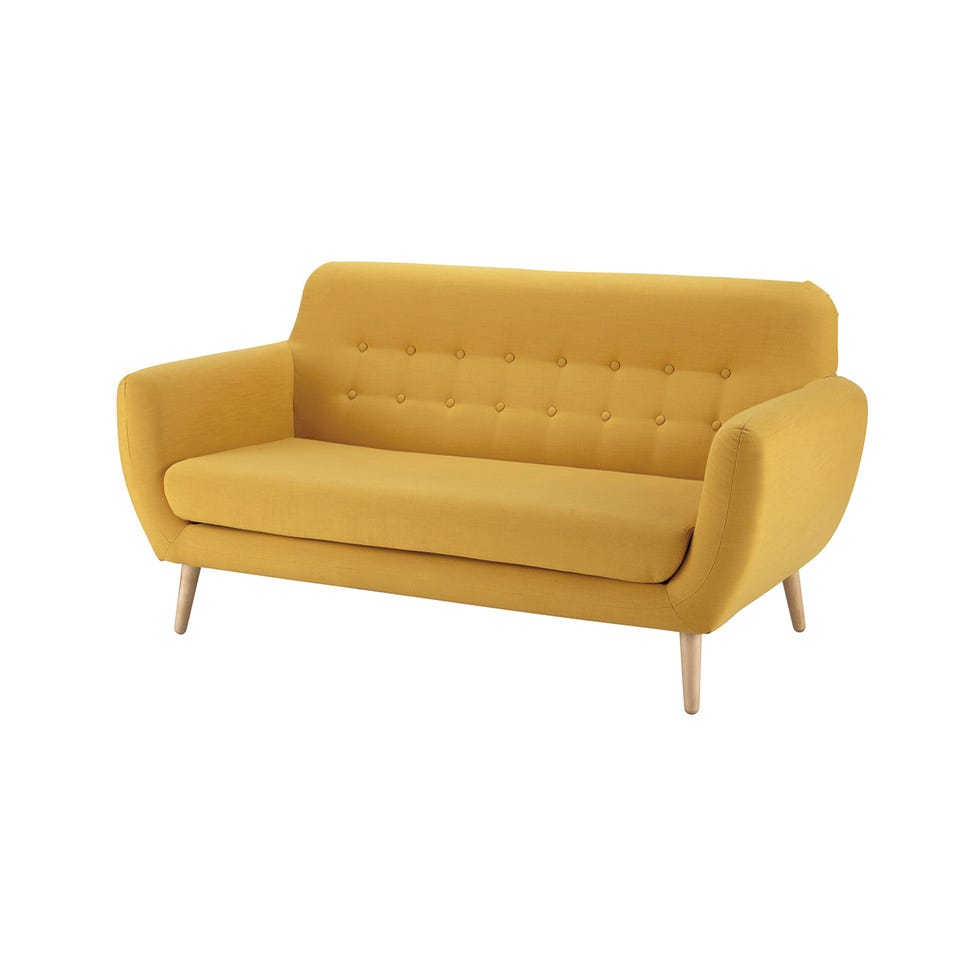 sofá amarillo modelo vintage de estilo escandinavo