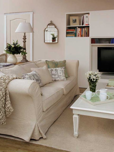 salón comedor rectangular con estilo romántico
