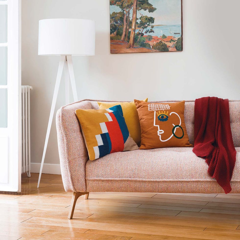 Salón: sofá con cojones y Plaid