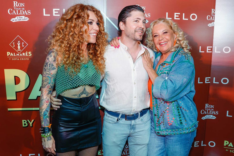 barbara rey con sus hijos sofia y angel