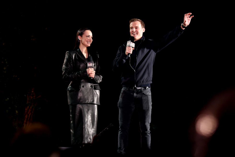 Sofia Carson en Hugh Evans op het Global Citizen Festival 2023