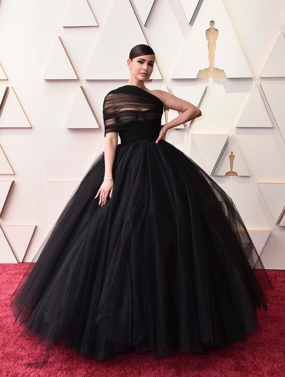 sofia carson en la alfombra roja de los oscar 2022