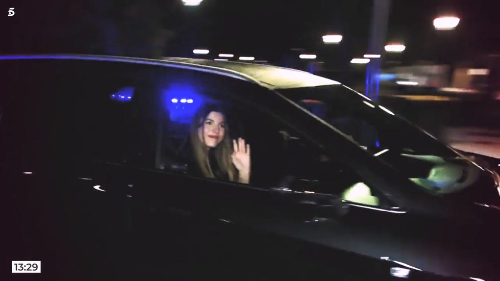 infanta sofia en el coche con la reina letizia