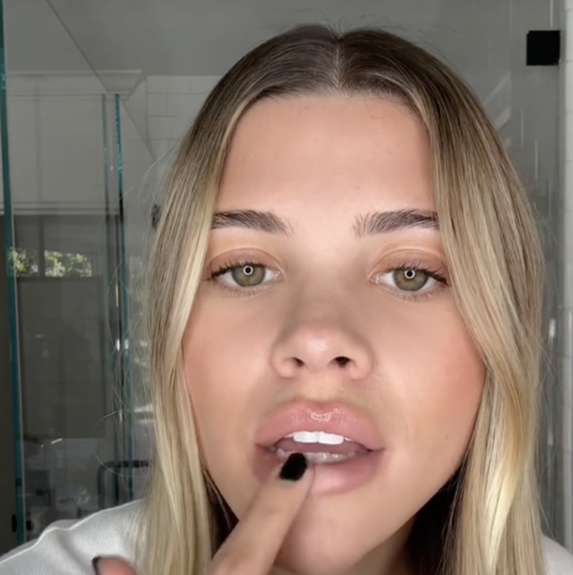 Sofia Richie brings back the 00s 'concealer lips' makeup trend