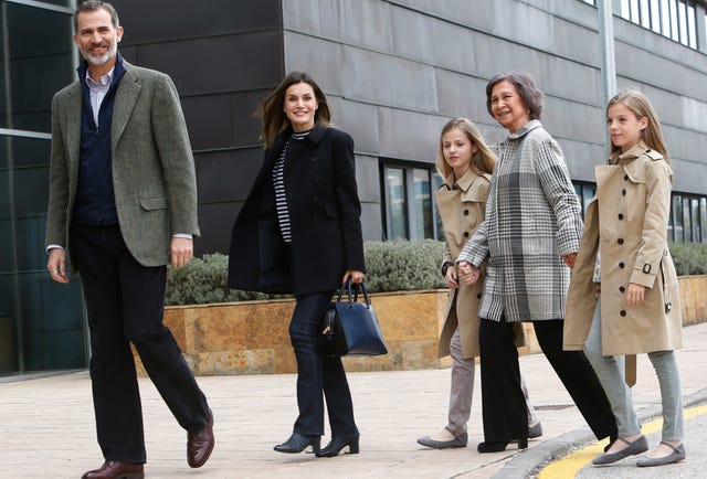 Clothing, Street fashion, Fashion, Standing, Coat, Snapshot, Outerwear, Overcoat, Footwear, Suit, 