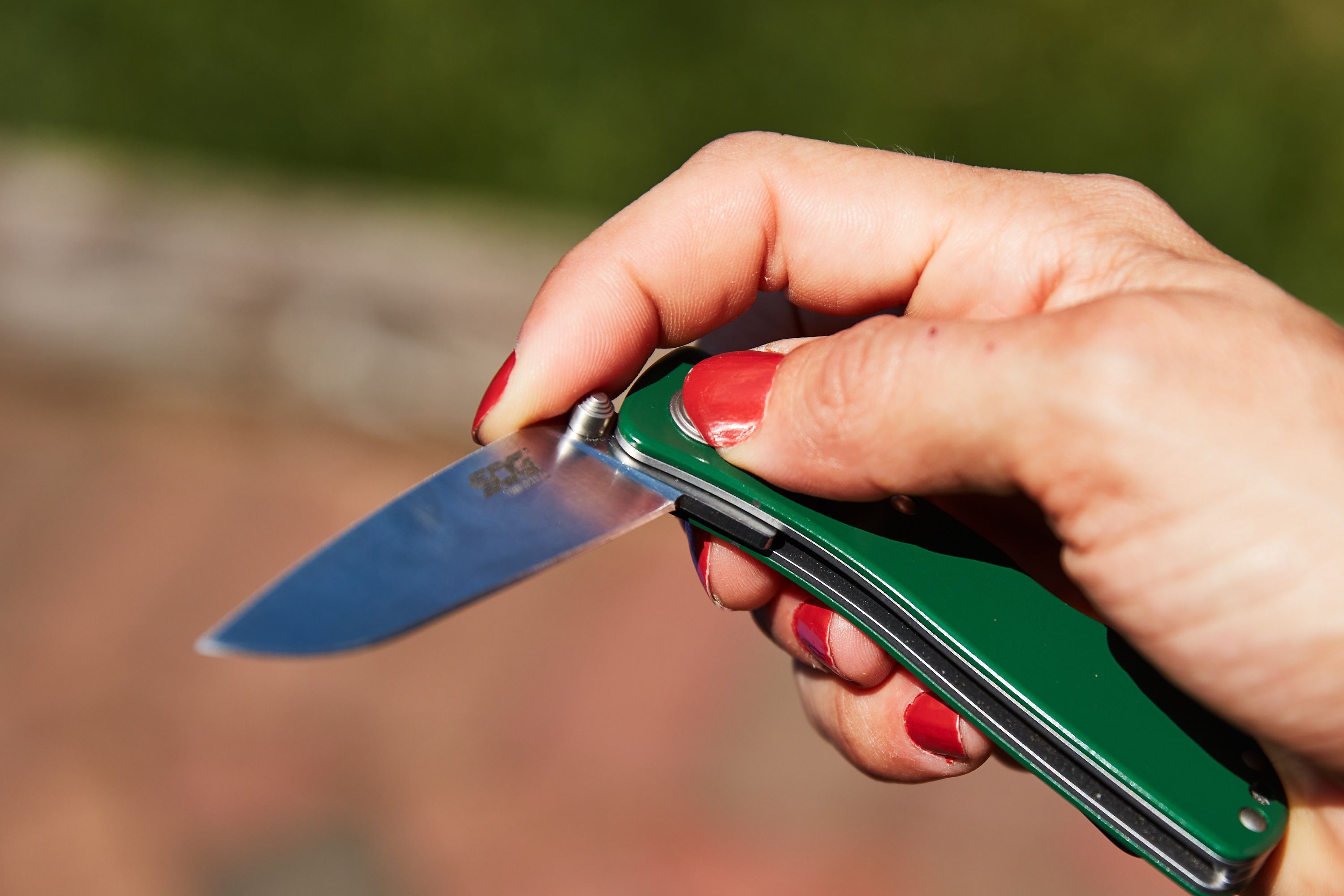 Amazon.com: SOG Twitch ll Drop Point Pocket Knife - SOG